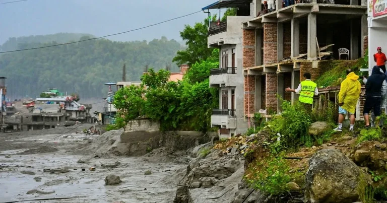 Bildspel: Lerskred i Nepal