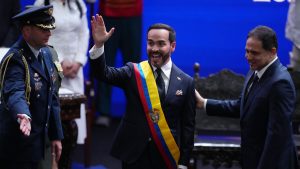 Abelardo de la Espriella svuren som Colombias nya president i Cali