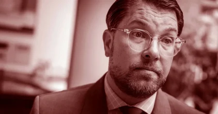 Ledare: Jimmie Åkesson kastade masken i SVT