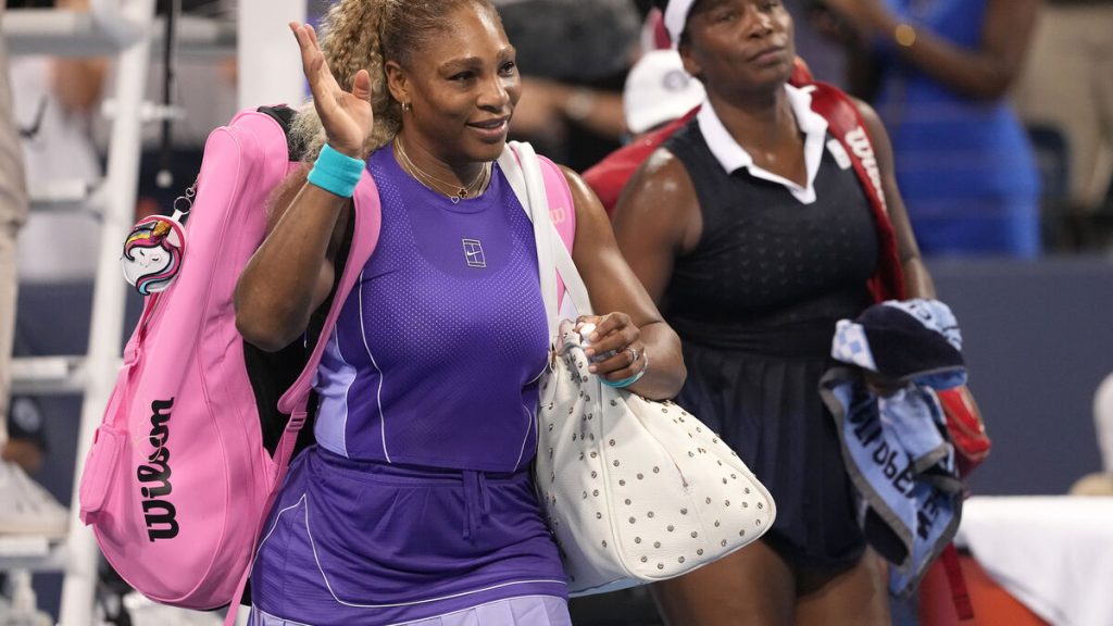 Venus och Serena Williams förlorar första dubbelmatchen tillbaka i Cincinnati