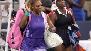 Venus och Serena Williams förlorar första dubbelmatchen tillbaka i Cincinnati