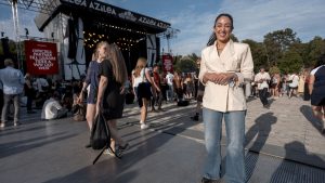 Här är den omskrivna titeln på svenska:
Socialdemokraterna föreslår en festivallag för att göra det lättare att arrangera festivaler
Alternativt, lite mer rubrikvänligt (kortare):
S vill införa festivallag – ska underlätta för festivalarrangörer
