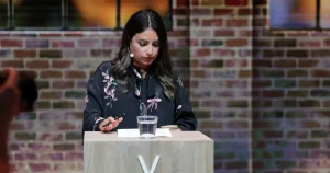 V-ledarens attack i partiledardebatten: ”Deras politik är förlegad”