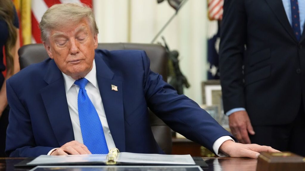 Trump drar in Medicaid-täckningen för minderårigas könsbekräftande vård
(Alternativt: Trump stoppar Medicaids stöd för könsbekräftande vård till minderåriga)
