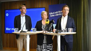 M lägger fram tre förslag för att korta vårdköerna