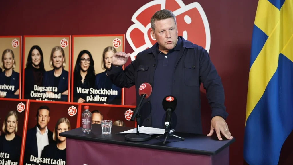 Socialdemokraterna lanserar valaffischkampanj med budskapet Dags att ta Sverige på allvar