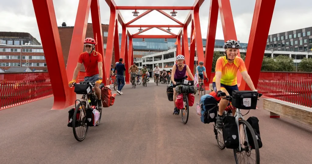 Cyklister och ”rebelltåg” till Stockholm för demonstration för klimatet