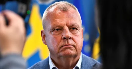Regeringens samordnare: ”Varför är det lugnare på hockeyläktaren?”
