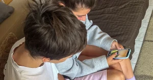 Erik de la Reguera: Fransk dom sätter yttrandefrihet framför 15-årsgräns på sociala medier