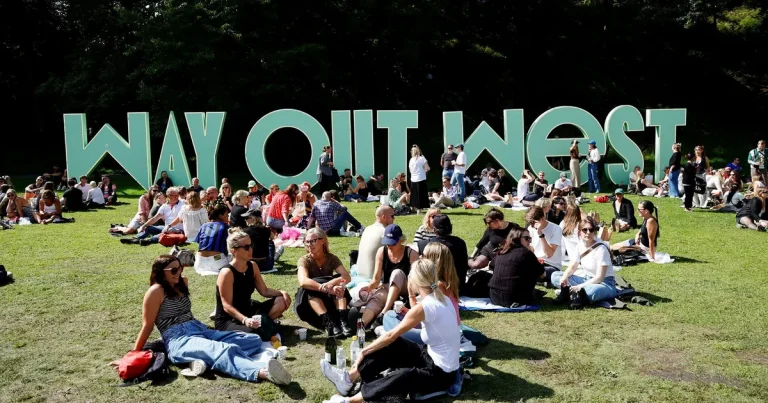 Tiktok-läkaren om festivalvärmen: ”Det kan bli farligt på riktigt om du inte dricker vatten”