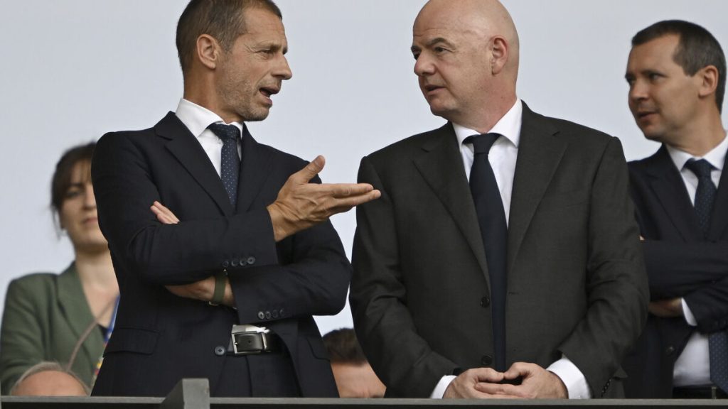 Källor: Infantinos motståndare planerar FIFA-bojkott och rivaliserande turneringar om han vägrar avgå