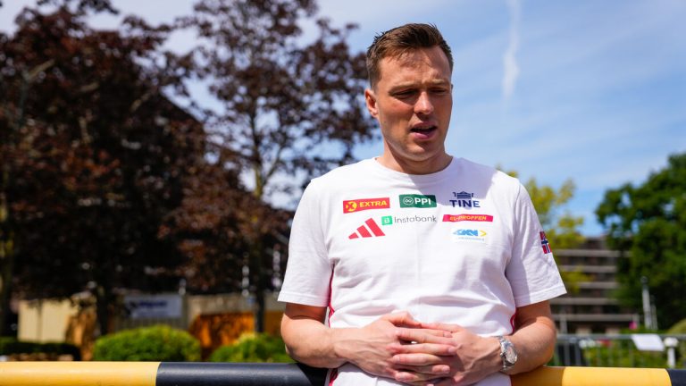 Karsten Warholm sörjer långvarig lagkamrat Atle McAdam efter dödlig cykelolycka