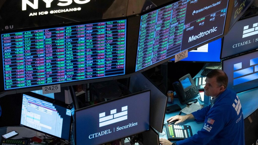 S&P 500 stänger på rekordnivå då amerikanska producerpriser stiger mindre än väntat
