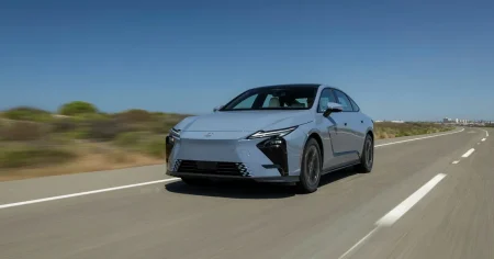 Taxifavoriten Lexus ES – nu med sladd