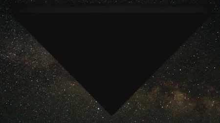 Kornigt filmmaterial och jättestor triangel i nya Pentagon UFO-filer