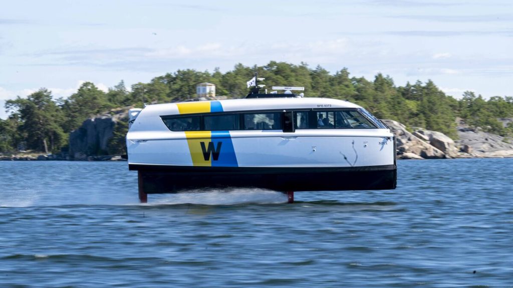 Elbåten Nova tagen ur trafik efter styrproblem i Stockholms skärgård.