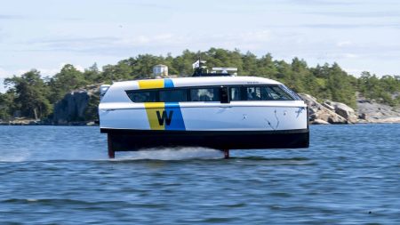 Elbåten Nova tagen ur trafik efter styrproblem i Stockholms skärgård.