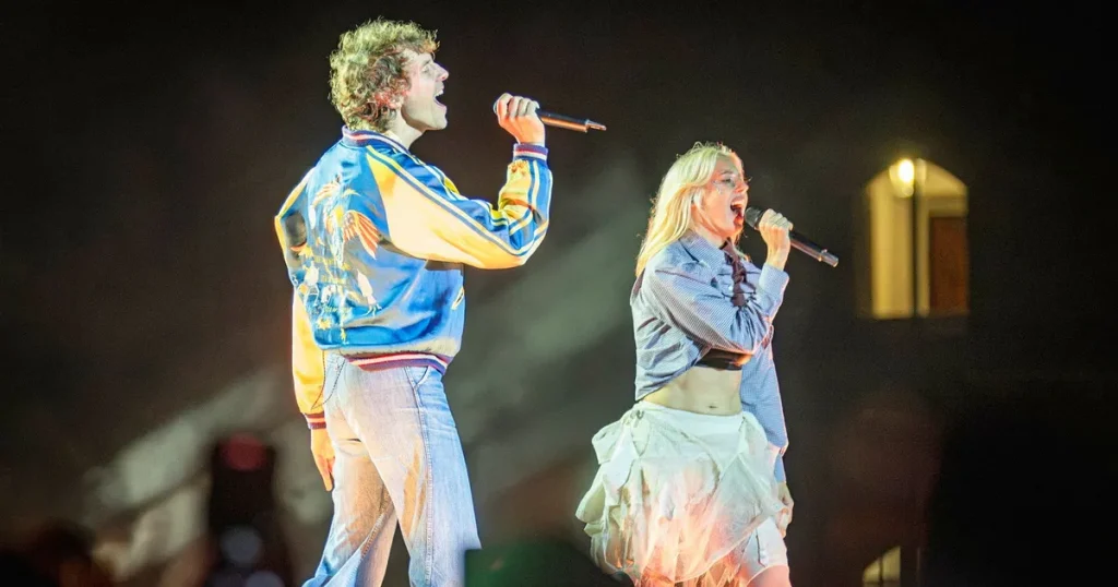Grandiost när Veronica Maggio skämmer bort fansen