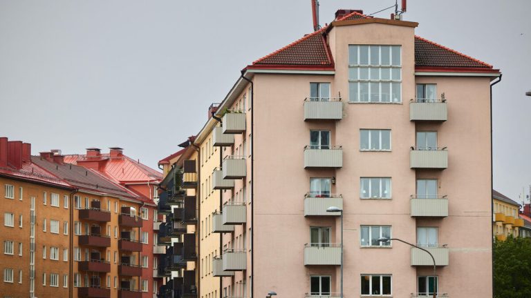 Bostadsrättspriser sjönk 1,5% i juli, med störst fall i Stor-Stockholm