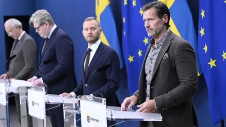Here are a few ways to rewrite it in Swedish, depending on the style you prefer:
Headline style (most common in news):
Regeringen tillsätter kommitté för översyn av förtalslagen
Full sentence (more formal/readable):
Regeringen tillsätter en kommitté för att se över förtalslagen
Slightly more descriptive:
Regeringen tillsätter kommitté som ska granska förtalslagstiftningen
All are correct, but the first one is the most typical Swedish news headline (often dropping the indefinite article ”en”).