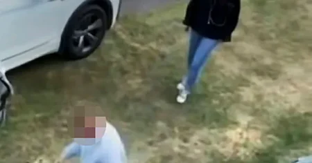 Polisen tvingar med femåring – klippet har blivit viralt