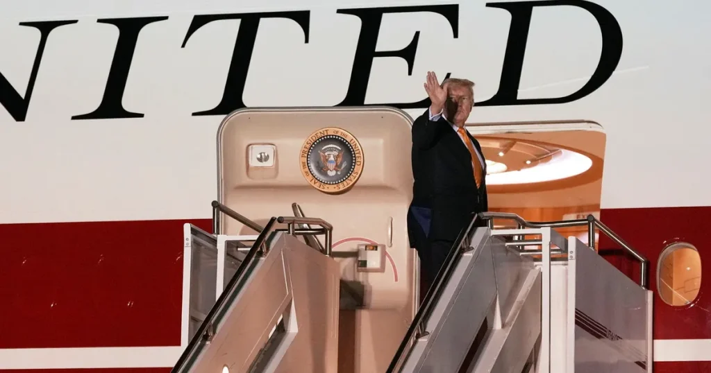 Nya detaljer: Trump smugglades ut ur flygplan i cateringbil