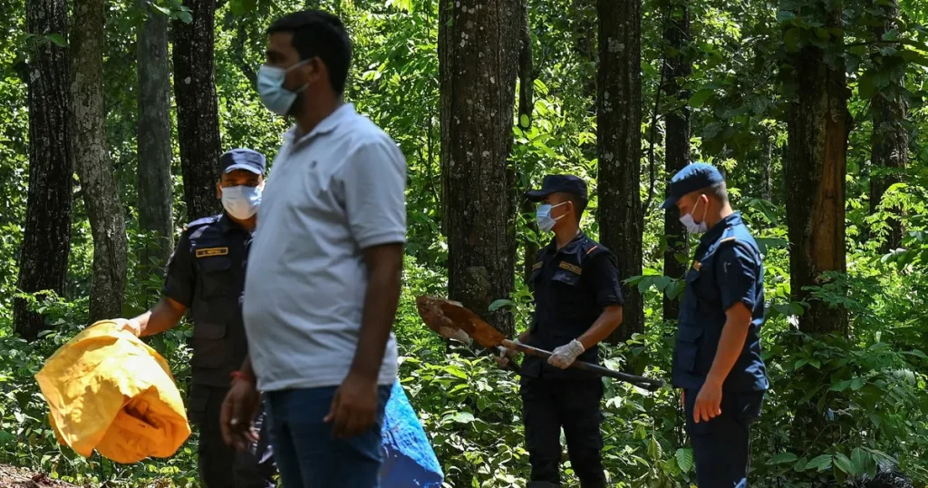 Hundratals oidentifierade kroppar begravs i skogen i Nepal