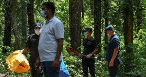 Hundratals oidentifierade kroppar begravs i skogen i Nepal