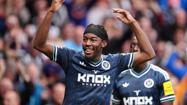 Anthony Elanga gör mål igen när Newcastle leder mot Tottenham på bortaplan.