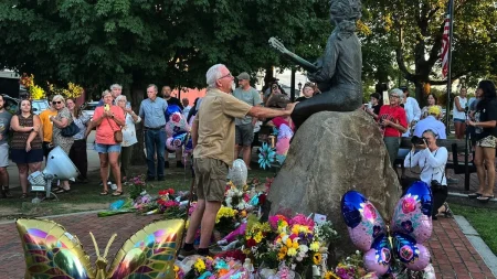 Dolly Parton hedrad i sin hemstad Sevierville, Tennessee