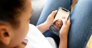 Experter varnar Sverige: Inför inte sociala medier-förbud