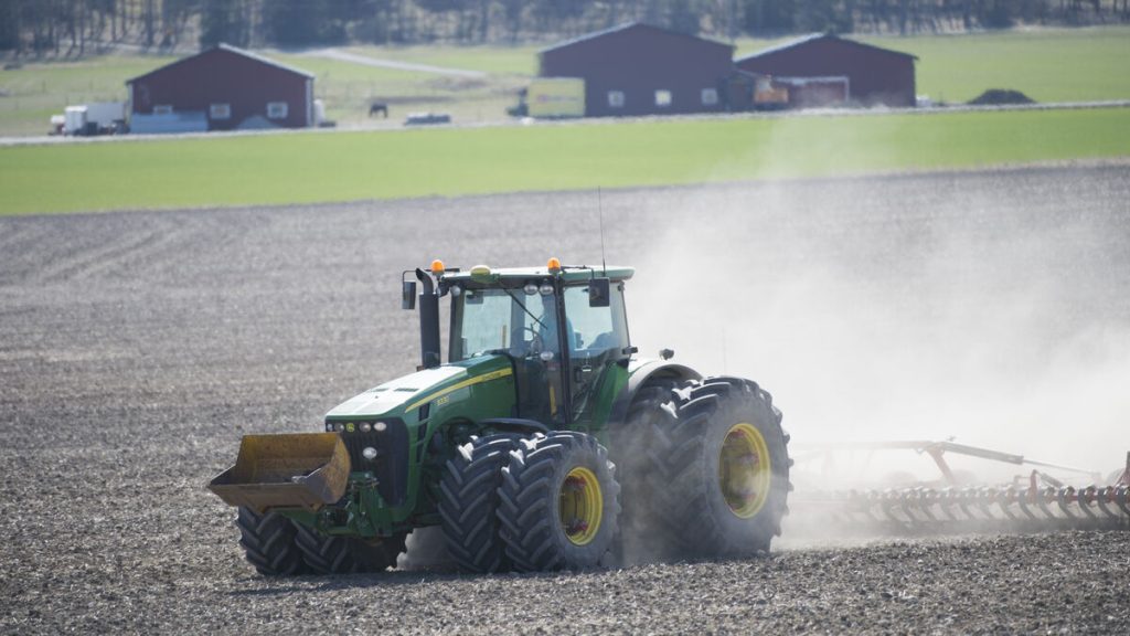 Svenskt jordbruksmarksägande blir allt äldre, visar rapport