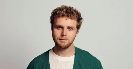Alex Warren gör intetsägande folkrock för sociala medier