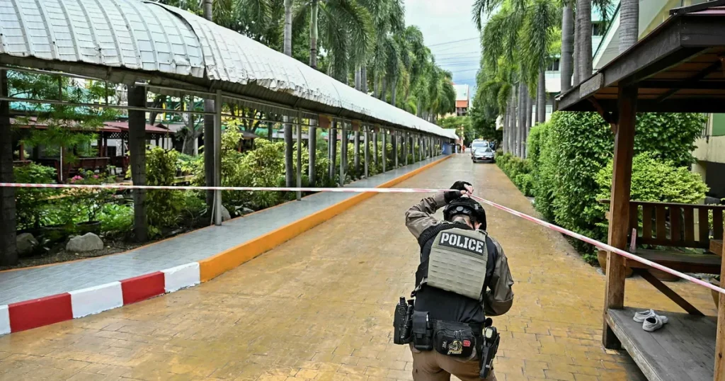 Minst nio döda efter thailändsk skolskjutning