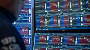 Here’s the title rewritten in Swedish:
”Wall Street faller när oron för krig i Mellanöstern fördjupas”
And here’s an alternative, more headline-style version:
”Wall Street faller – krigsrädsla i Mellanöstern ökar”
Both work well; the second is snappier and more typical of Swedish news headlines.