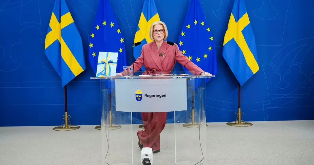 Så mycket har de lägre bränslepriserna kostat staten