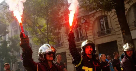 Franska brandmän i kaotisk protest efter rekordbränder