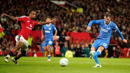 Ayari och Brighton fullbordade en sensationell comeback – slog Manchester United med 3–2 i Ligacupen.