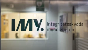 Sverigedemokraternas massutskick av sms utreds för integritetsbrott efter valklagomål.