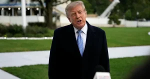 Domare häver Trumps beslut att porta medier