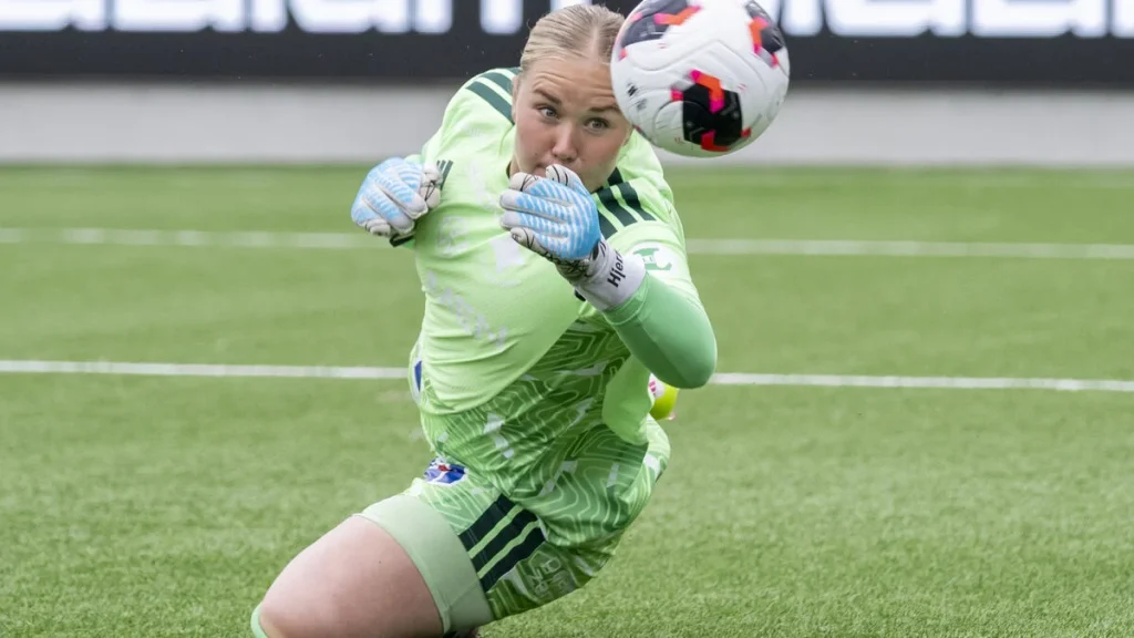 Malva Larsson gör mål i stopptid när IFK Norrköping besegrar Rosengård med 2–1 i bottenstriden