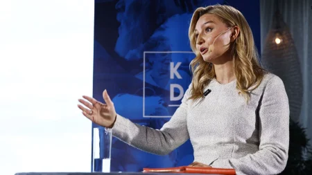 Busch säger att M och SD har attackerat henne i veckor med osanningar om KD