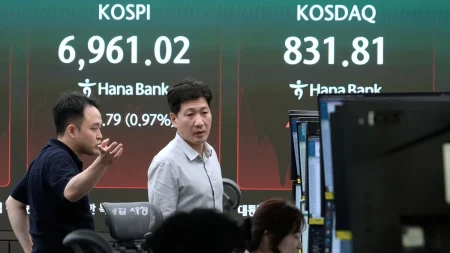 Asiatiska börser inleder veckan högre – med Sydkoreas Kospi i täten.