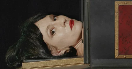 Tova Mozard lyser upp mörkret på Bas konsthall