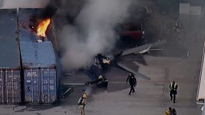 Minst 3 döda i helikopterkrasch på parkeringsplats i Los Angeles.