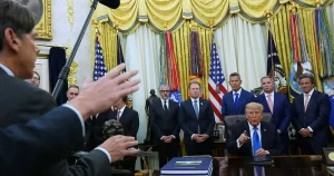 Trump portar flera medier från Vita huset: ”Lögner”