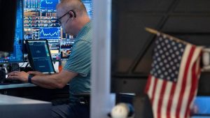 AI-bekymmer tynger Wall Street när techaktier faller i början av veckan.