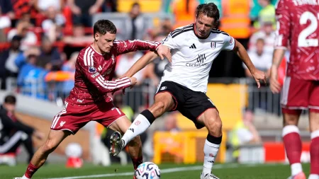 Here are a few natural Swedish rewrites of the title:
Liverpool hölls till 0-0 av Fulham när Alexander Isak startade
Liverpool hölls till mållöst oavgjort mot Fulham – Isak startade
0-0 mellan Liverpool och Fulham – Alexander Isak från start
All convey the same meaning; the first is the most literal translation.