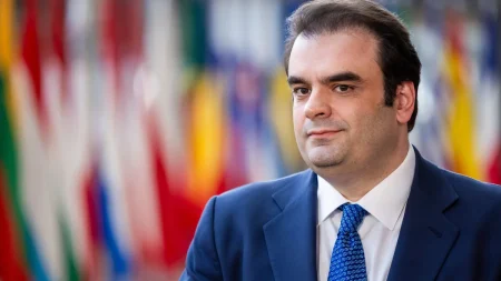 Grekland erbjuder nya skattelättnader för att locka miljardärer och investerare