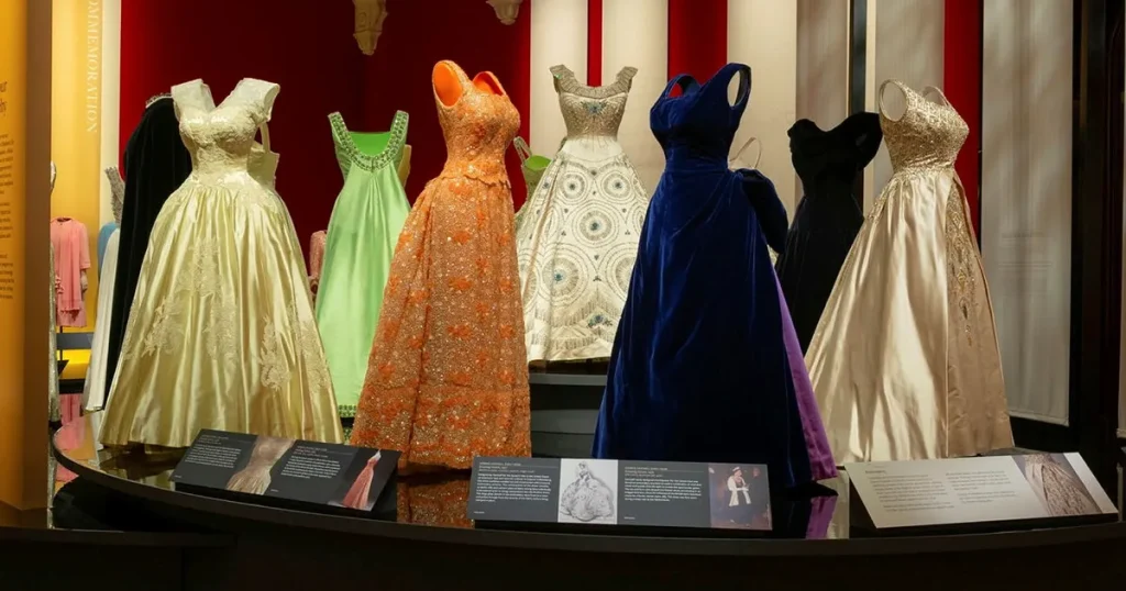 Kunglig elegans och surrealistisk glamour möts i London